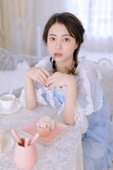 短篇超级YIN荡银行女职员未删减版